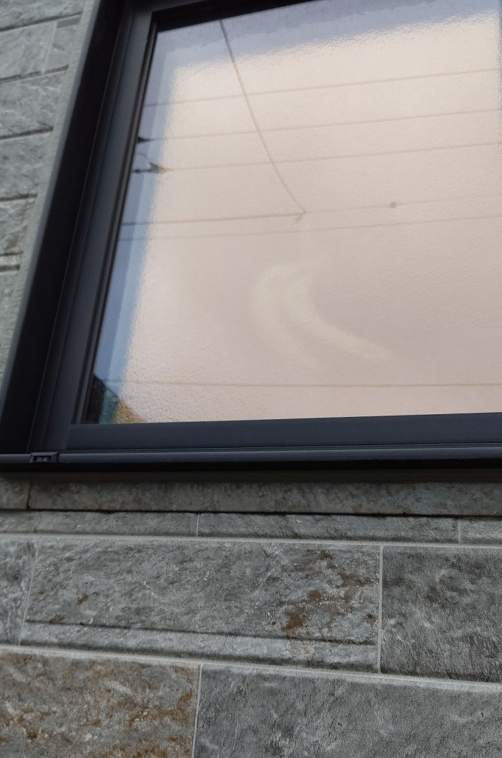 Y様邸施工例③ 写真で見る【Low-E型ガラス(ブロンズ色)】の視線カット