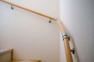 階段の歩行手すり