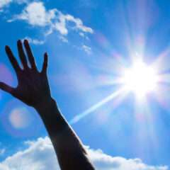 夏の日差しイメージ