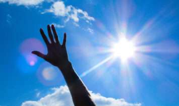 夏の日差しイメージ